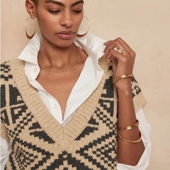 Oversize Latte Cream Knit Banana Republic HERITAGE Sweater Vest (M/L Petite) - Picture 3 of 15